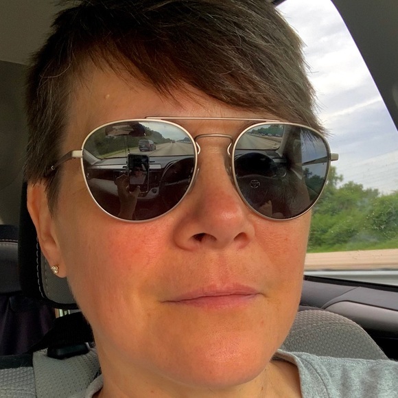 Meet your Posher, Debra - Picture 2 of 2